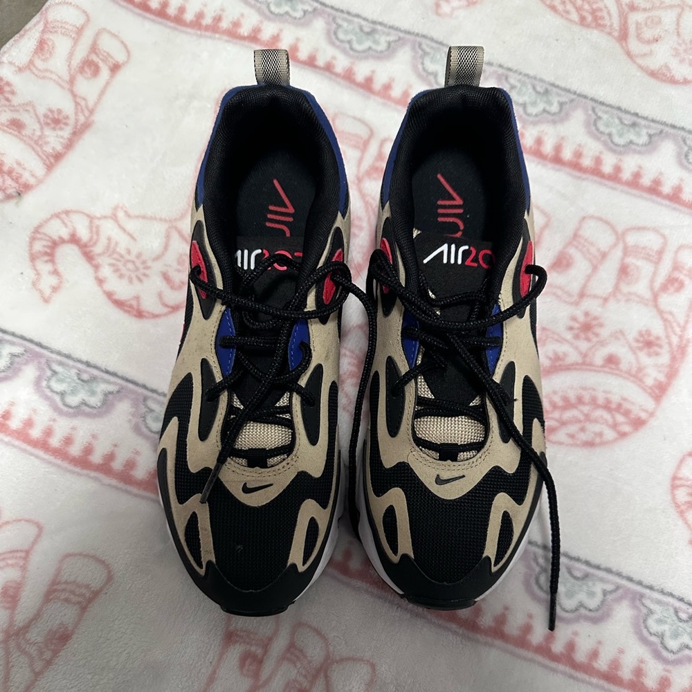 Nike Air Max 200
Team Gold University Red Black size 6y or 7.5 woman’s - Picture 2 of 5